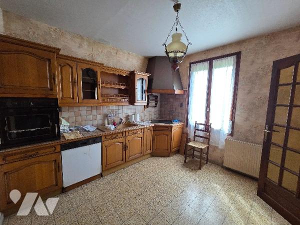 5 kms d'YVETOT, maison  d'~89 m² sur ~400m² de terrain, trois chambres, un garage.
