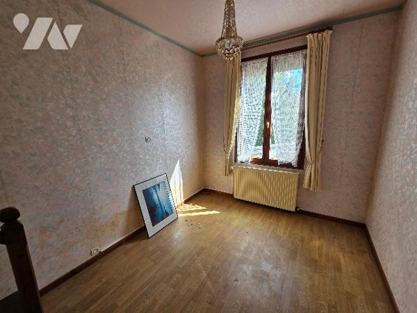 5 kms d'YVETOT, maison  d'~89 m² sur ~400m² de terrain, trois chambres, un garage.