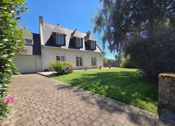 Le calme d'une impasse, le confort d'une maison familiale.