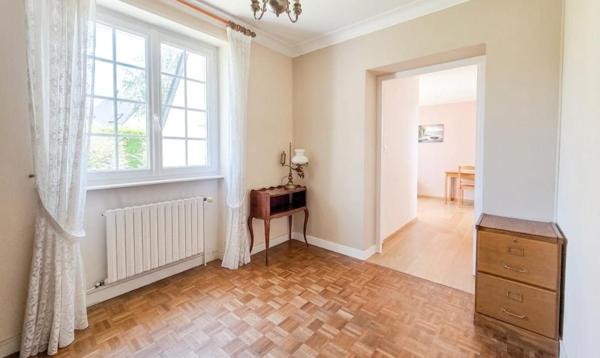 Le calme d'une impasse, le confort d'une maison familiale.