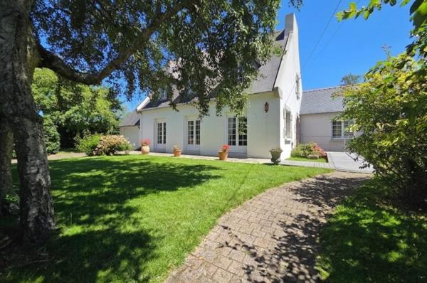 Le calme d'une impasse, le confort d'une maison familiale.