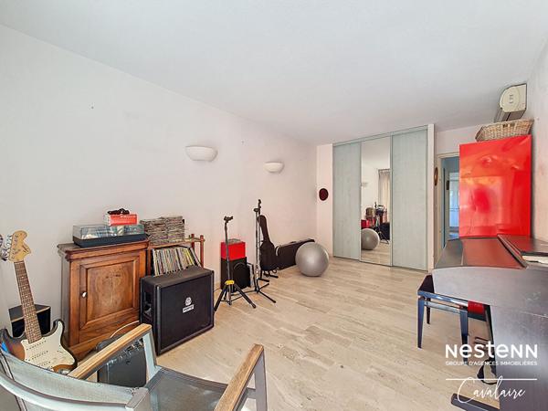 Dernier étage pour cet appartement au centre ville de Cavalaire-sur-Mer 4 pièces environ 100 m² avec 3 terrasses et stationnement