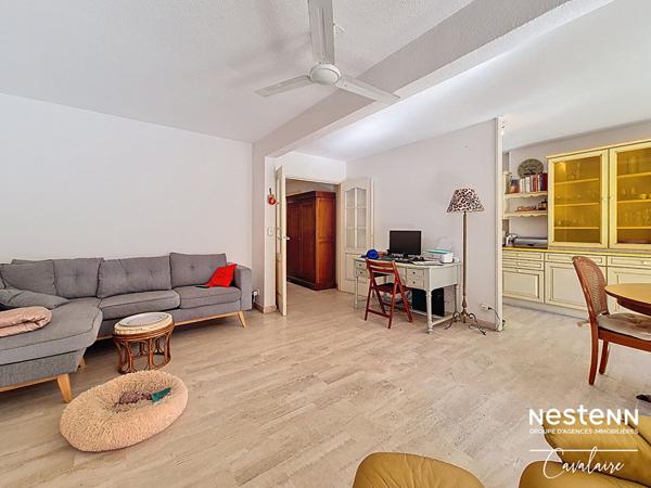 Dernier étage pour cet appartement au centre ville de Cavalaire-sur-Mer 4 pièces environ 100 m² avec 3 terrasses et stationnement