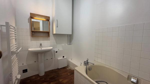 APPARTEMENT T2 A LOUER - LYON 5EME ARRONDISSEMENT Saint-Jean 58.78 m 2 1 023 € charges comprises par mois