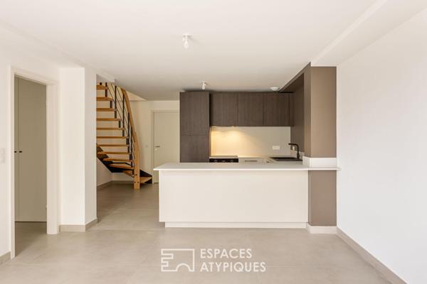 Loft contemporain en duplex et sa terrasse dans une ancienne friche industrielle