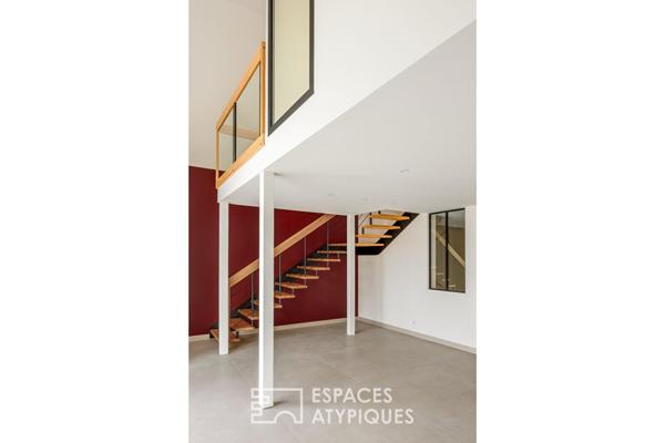 Loft contemporain en duplex et sa terrasse dans une ancienne friche industrielle
