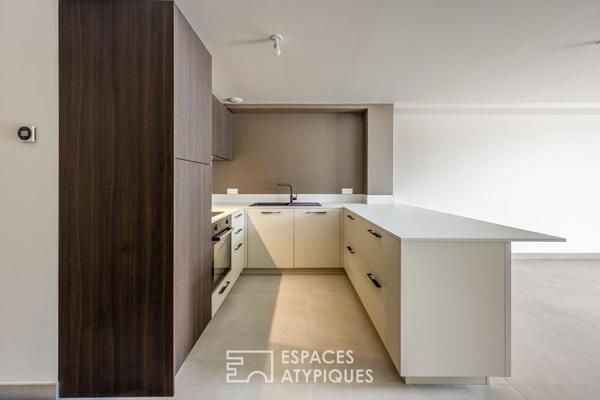 Loft contemporain en duplex et sa terrasse dans une ancienne friche industrielle