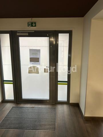 Bureaux à vendre La Madeleine 258 m² avec sous-sol aménagé et parkings