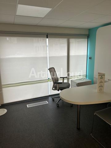 Bureaux à vendre La Madeleine 258 m² avec sous-sol aménagé et parkings