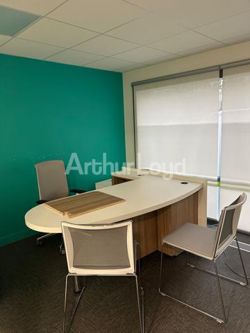 Bureaux à vendre La Madeleine 258 m² avec sous-sol aménagé et parkings