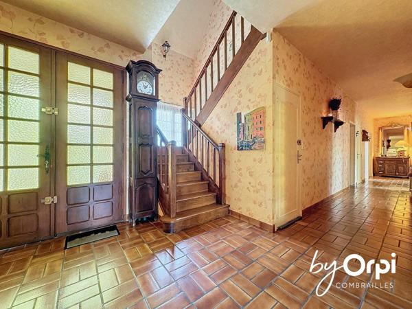 Maison à vendre    10 pièces • 319,72 m2 Montaigut