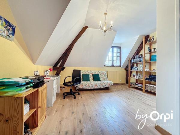 Maison à vendre    10 pièces • 319,72 m2 Montaigut