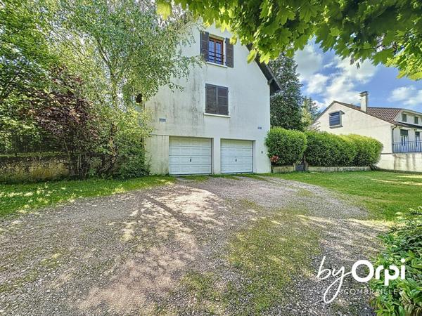 Maison à vendre    10 pièces • 319,72 m2 Montaigut