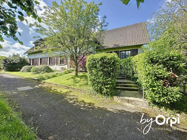 Maison à vendre    10 pièces • 319,72 m2 Montaigut