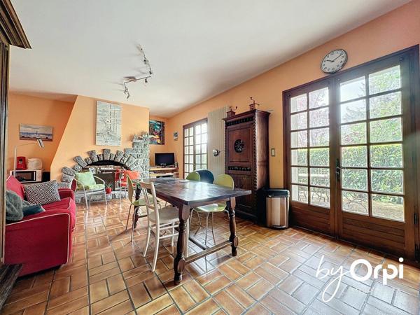 Maison à vendre    10 pièces • 319,72 m2 Montaigut