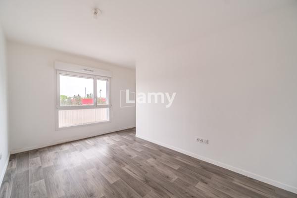 T2 grande terrasse et annexes