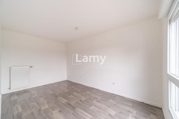 T2 grande terrasse et annexes