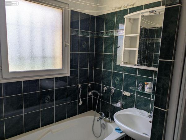 Maison individuelle à vendre à Saint-Sulpice-de-Royan en Charente-Maritime (17200), ref : Ref 02060   
bourg