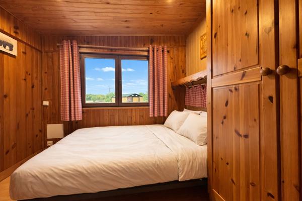 Chalet bois/maison sur terrain de loisirs - idéal pour la location courte durée !