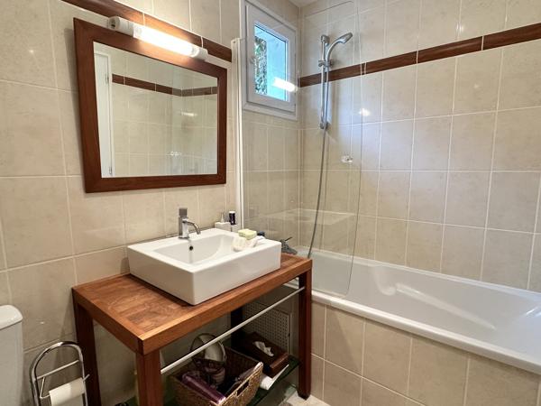 RARE SUR LE SECTEUR – Maison Ancienne Rénovée avec Studio Indépendant et Terrain constructible