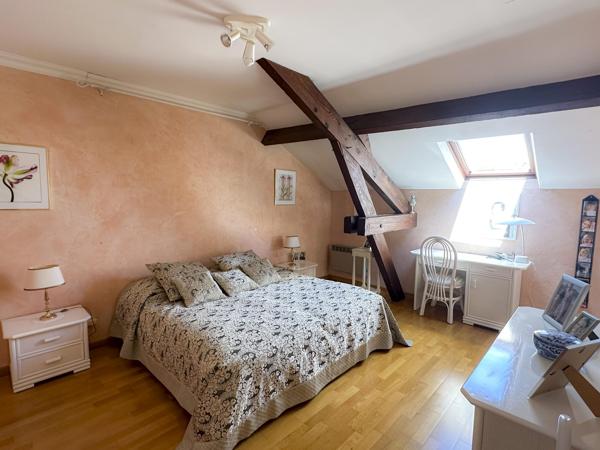 RARE SUR LE SECTEUR – Maison Ancienne Rénovée avec Studio Indépendant et Terrain constructible