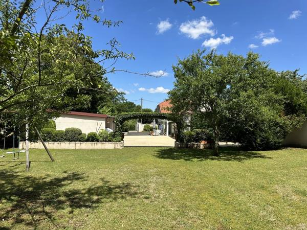 RARE SUR LE SECTEUR – Maison Ancienne Rénovée avec Studio Indépendant et Terrain constructible
