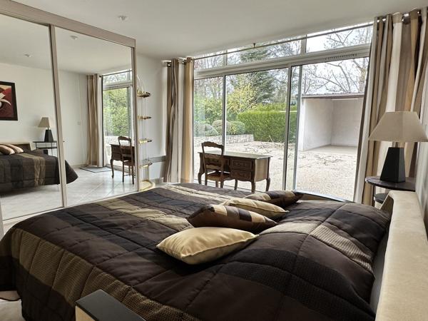 RARE SUR LE SECTEUR – Maison Ancienne Rénovée avec Studio Indépendant et Terrain constructible
