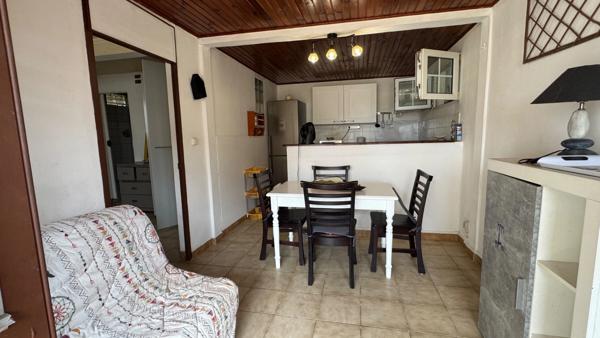 Dpt Martinique (972), à louer MORNE DES ESSES appartement T2 de 33 m²