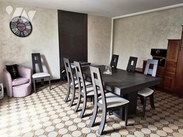 LA FERTE MACE: Proche tous commerces maison en pierres 3 chambres, sur 720m² de terrain