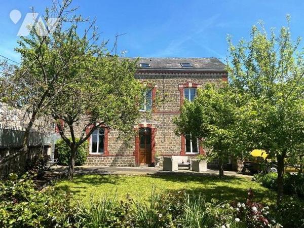 LA FERTE MACE: Proche tous commerces maison en pierres 3 chambres, sur 720m² de terrain