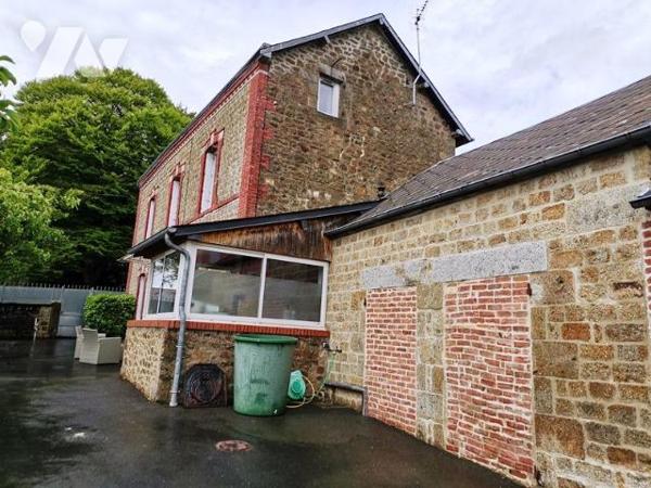 LA FERTE MACE: Proche tous commerces maison en pierres 3 chambres, sur 720m² de terrain
