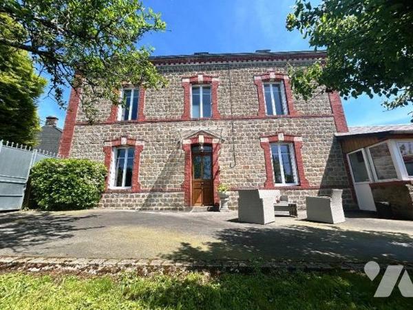 LA FERTE MACE: Proche tous commerces maison en pierres 3 chambres, sur 720m² de terrain