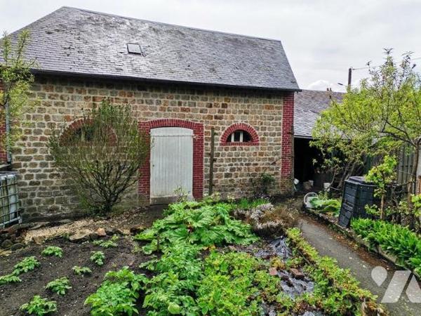LA FERTE MACE: Proche tous commerces maison en pierres 3 chambres, sur 720m² de terrain