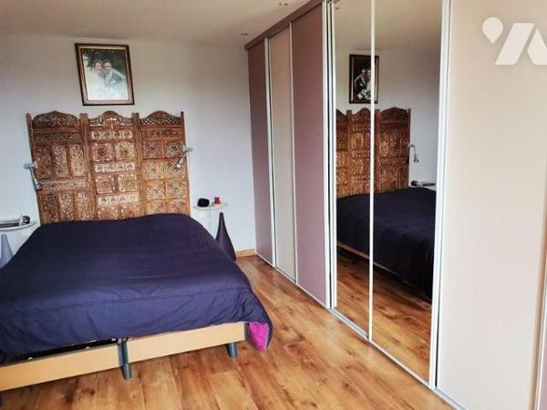 LA FERTE MACE: Proche tous commerces maison en pierres 3 chambres, sur 720m² de terrain