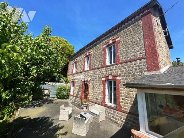 LA FERTE MACE: Proche tous commerces maison en pierres 3 chambres, sur 720m² de terrain
