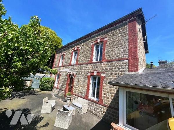 LA FERTE MACE: Proche tous commerces maison en pierres 3 chambres, sur 720m² de terrain