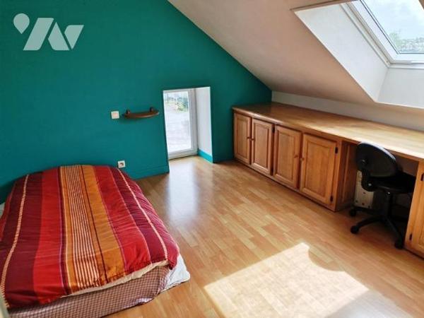 LA FERTE MACE: Proche tous commerces maison en pierres 3 chambres, sur 720m² de terrain