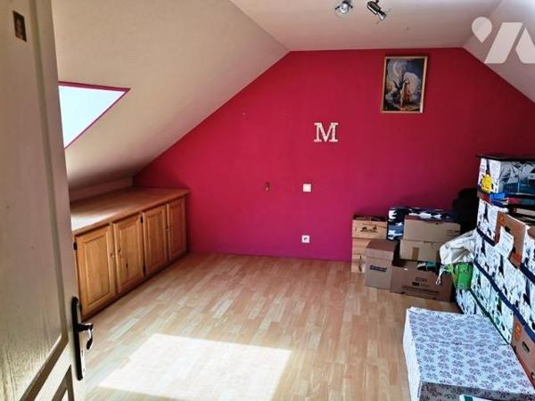 LA FERTE MACE: Proche tous commerces maison en pierres 3 chambres, sur 720m² de terrain