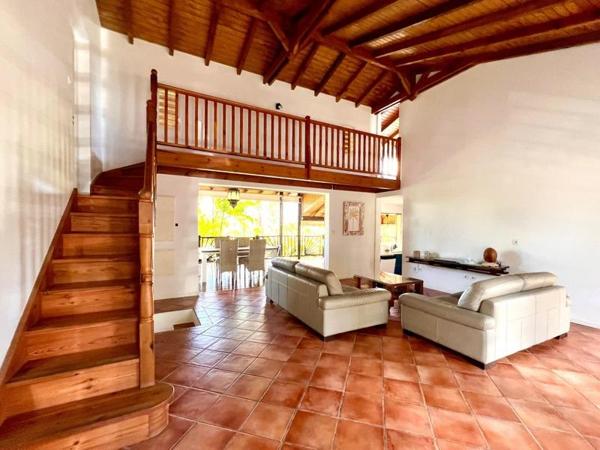Maison à vendre |  Saint-François |  8 pièces | 251 m²