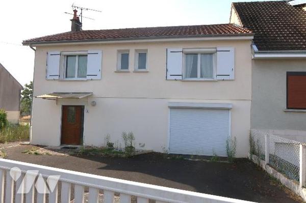 MAISON en BEG, env.84m2 comprenant :
. en rez-de-sol : entrée, chambre (11m2), chaufferie (fue...