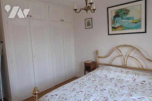 MAISON en BEG, env.84m2 comprenant :
. en rez-de-sol : entrée, chambre (11m2), chaufferie (fue...