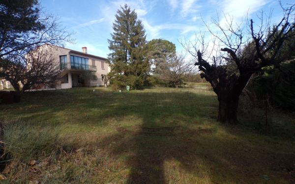 Terrain à vendre    La Tour-d'Aigues