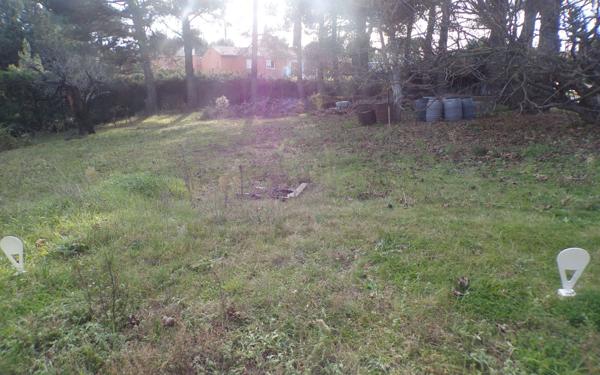 Terrain à vendre    La Tour-d'Aigues