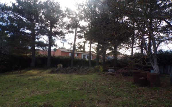 Terrain à vendre    La Tour-d'Aigues