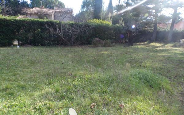 Terrain à vendre    La Tour-d'Aigues