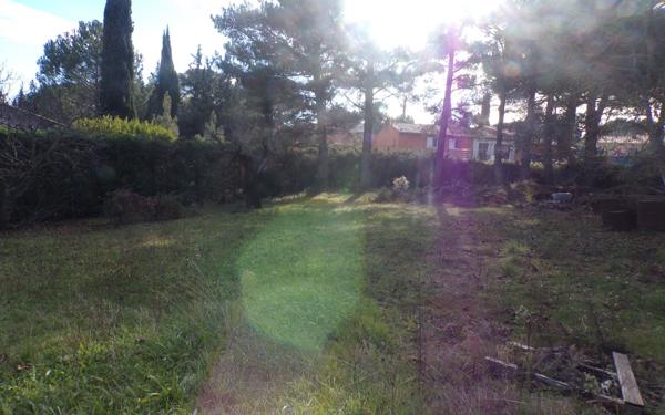 Terrain à vendre    La Tour-d'Aigues