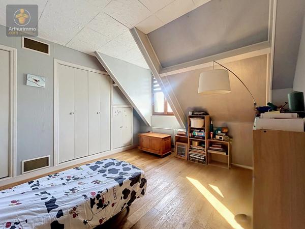 Vente                                                      Maison
                        
                     5 pièces                      112 m2                     à Boissy-Saint-Léger