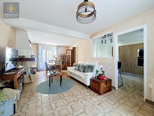 Vente                                                      Maison
                        
                     5 pièces                      112 m2                     à Boissy-Saint-Léger