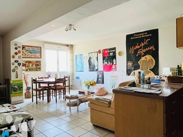 A vendre au coeur du centre-ville de Saint-Lô, à proximité immédiate de toutes commodités, du m...