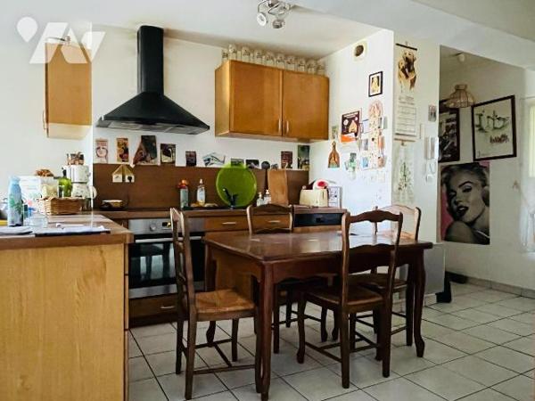 A vendre au coeur du centre-ville de Saint-Lô, à proximité immédiate de toutes commodités, du m...